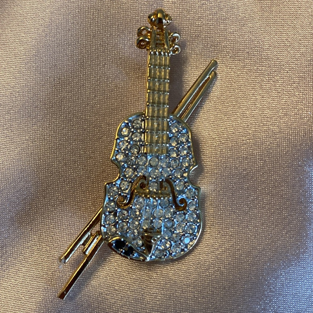Butler Gold Violin Pin - Picture 3 of 6